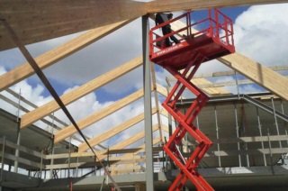 Montage gelamineerde spanten Badhoevedorp.